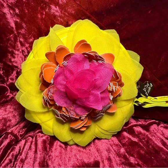 Betsey Johnson Wristlet ~ Round ~ Yellow ~ 3D Flower Applique ~ Pink Orange - Picture 10 of 11